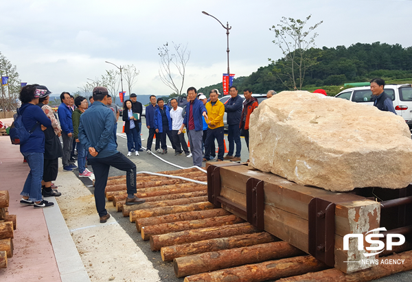 NSP통신-경주시가 3일 개막을 앞둔 제46회 신라문화제의 거석 운반 대항전을 준비하고 있다. (경주시)