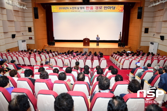 NSP통신-이종호 본부장이 참석하신 어르신들에게 환영 인사를 하고 있다. (한울원자력본부)