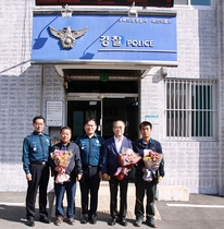 [NSP NEWS Image]경북 의성서, 버섯 채취 중 실종된 70대 여성 구조 공로자에 감사장