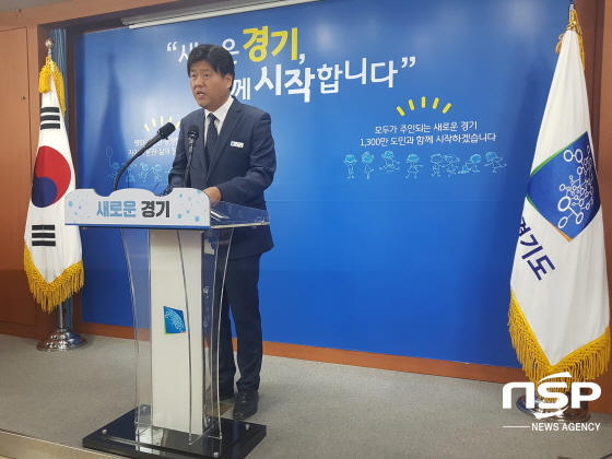 NSP통신-17일 김용 경기도 대변인이 삼성전자 이산화탄소 누출 사고 관련 기자회견을 하고 있다. (민경호 기자)
