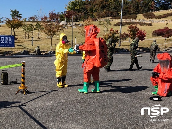 NSP통신-19일 전북 완주군 보건소가 완주군 문화체육센터 대형주차장에서 민·관·군·경 합동으로 생물테러 대비·대응 소규모 합동훈련을 실시하고 있다.