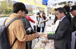 [NSP PHOTO]군산대, 중간고사 기간 학생들에게 천원밥상 제공