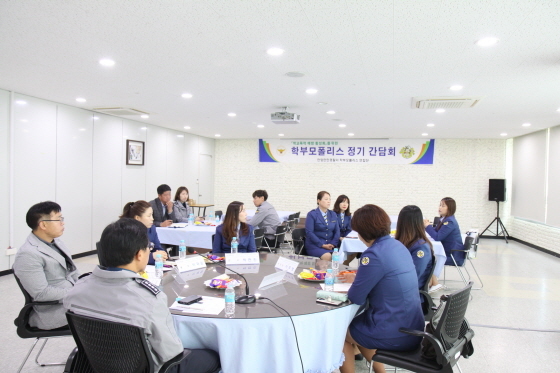 NSP통신-24일 어울림홀에서 학교폭력 및 청소년비행 예방을 위한 학부모폴리스 간담회가 진행되고 있다. (안양만안경찰서)