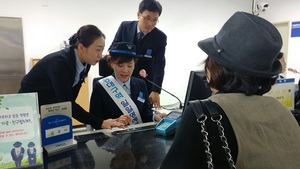 [NSP PHOTO]코레일 동대구역, 가수 현정화 일일명예역장 위촉 및 공연 개최