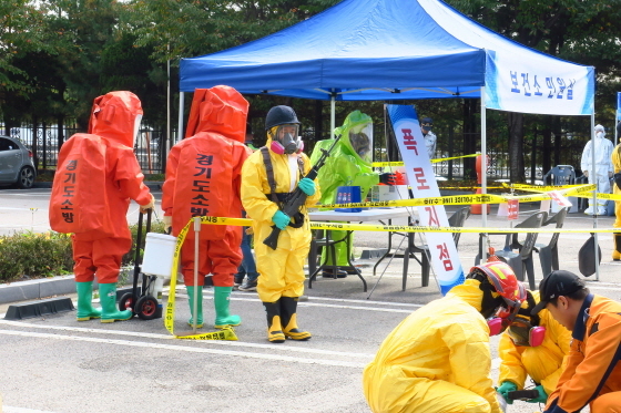 NSP통신-24일 군포시 보건소·경찰서·소방서가 합동으로 생물테러 대비 훈련을 진행하고 있다. (군포시)