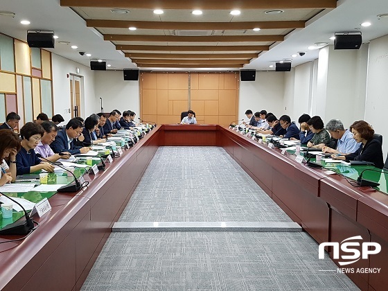 NSP통신-26일 완주군이 제8회 완주와일드푸드축제 자체평가 보고회를 실·국과소 읍·면장이 참석한 가운데 중회의실에서 갖고 있다.