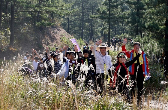 NSP통신-▲태안군이 다음달 3일 제4회 솔향기길 축제를 개최한다(지난해 모습). (태안군)