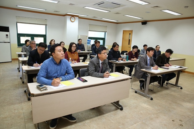 NSP통신-김포시의회 의원들이 역량강화 연수를 받고 있다. (김포시의회)