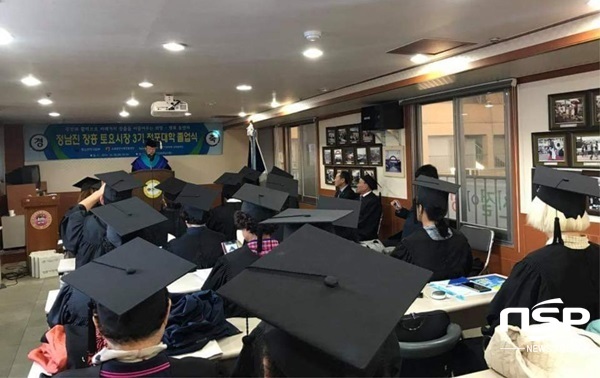 -최근 열린 ‘정남진장흥토요시장 3기 점포대학’ 졸업식. (장흥군)