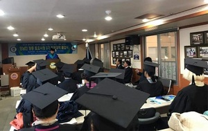 [NSP PHOTO]장흥군 정남진장흥토요시장 점포대학  상인 30명 학사모