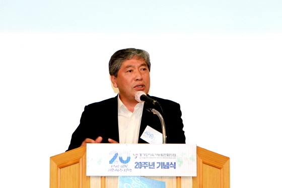 NSP통신-1일 경기도인재개발원 다산홀에서 열린 경기도 지속가능발전협의회 20주년 기념식에서 송한준 경기도의장이 기념사를 하고 있다. (경기도의회)