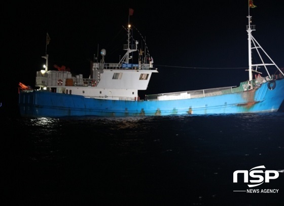 NSP통신-군산해양경찰서는 2일 오후 4시10분께 전북 군산시 옥도면 어청도 남서쪽 약 144km 해상에서 한·중 어업협정을 위반한 중국어선 3척을 검거하고 이 중 2척을 군산항으로 압송 중이다.