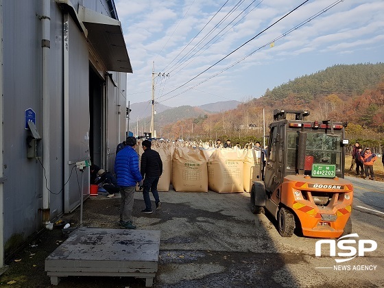 NSP통신-진안군은 6일 진안읍을 시작으로 관내 11개 읍면에서 2018년산 공공비축미곡 매입에 들어갔다. 매입 품종은 신동진, 새누리 두 종류이며, 올해 공공비축미곡 매입량은 2487톤이다.