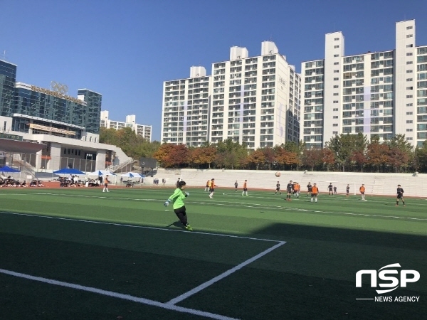 NSP통신-지난 4일 대구과학대학교 인조잔디구장에서 개최된 2018 총장배 지역고교 축구대회 경기 모습 (대구과학대학교)