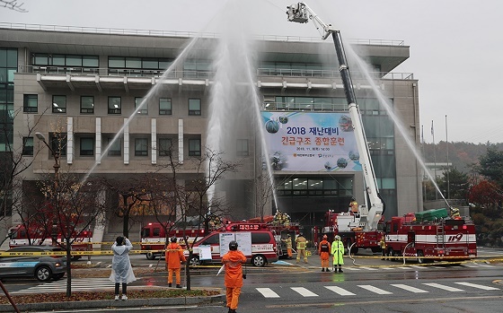 NSP통신-▲한밭대학교가 2018년 재난대비 소방서 합동 긴급구조 종합훈련을 실시했다. (한밭대학교)