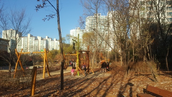 NSP통신-용인시 기흥구 동백동 내꽃근린공원 안에 어린이들의 창의력 등을 키우는 신개념 놀이공간인 아이누리 놀이터. (용인시)