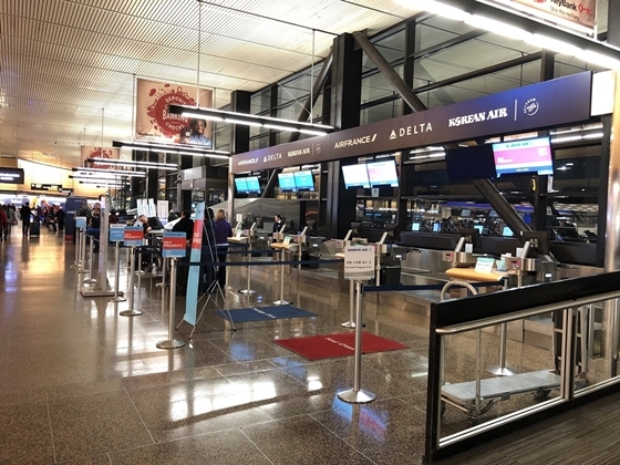NSP통신-시애틀 국제공항의 대한항공과 델타항공 공동 탑승수속 카운터 (대한항공)