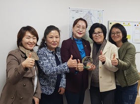 [NSP PHOTO]이주희 광명시의원, 광명7동주민 뜻 모은 감사패 전달받아