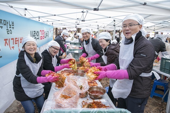 NSP통신-한국 토요타 자동차 사랑의 김장 나누기행사 모습 (토요타 자동차)