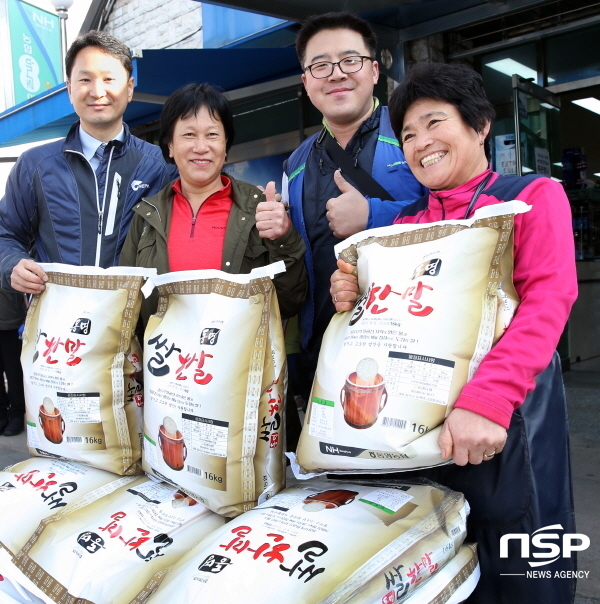 NSP통신-지난 19일 칠곡군 동명농협의 자체브랜드 쌀한말 특판 행사의 모습 (칠곡군)