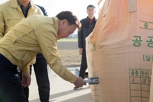 [NSP PHOTO]강임준 군산시장, 공공비축미곡 매입 현장 방문 격려