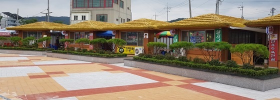 NSP통신-▲예산군이 예산장터국밥 판매 식당에 대한 집중 위생지도점검을 실시했다. (예산군)