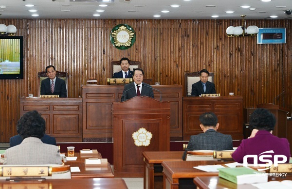 NSP통신-최형식 담양군수가 26일 담양군의회에서 시정연설을 하고 있다. (담양군)