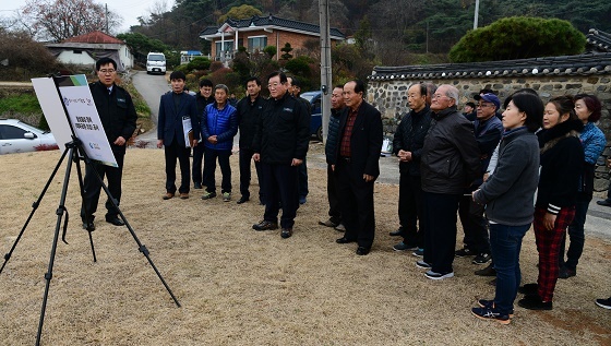 NSP통신-▲김석환 군수가 주요사업장 9개소를 방문하며 꼼꼼한 사업 점검에 나섰다 (홍성군)