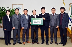 [NSP PHOTO]양우건설, 담양군에 이웃돕기 백미 300포 기탁