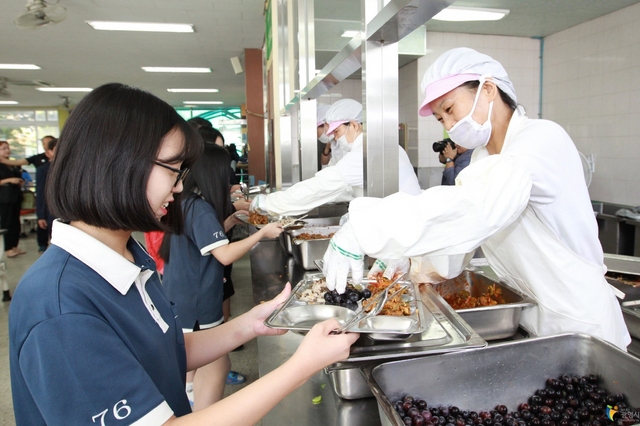 NSP통신-광명시는 NON-GMO 학교급식 지원 사업 및 고등학교 무상급식지원 등 차별화된 교육복지를 실현하고 있다. (광명시)