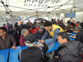 [NSP PHOTO]OCI 포항공장, 소외된 이웃 사랑의 무료급식 봉사활동 펼쳐
