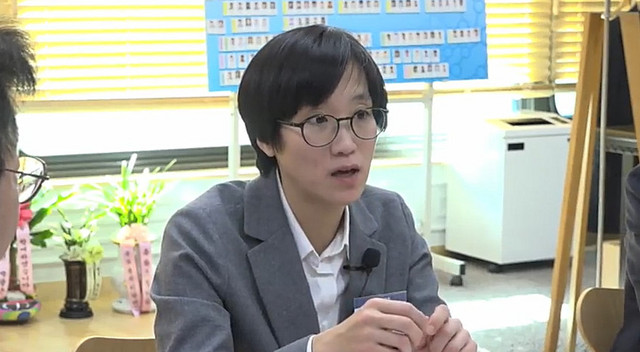 -12일 오후 1시 경기도청 도지사 집무실에서 장하나 정치하는 엄마 대표가 학교급식재료 납품업체 불법행위 근절 대책회의에 참석했다. (이재명 경기도지사 SNS 캡처)