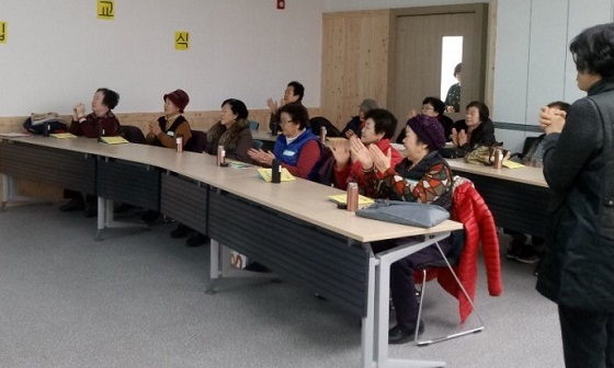 NSP통신-▲아산시가 지난 10일 치매환자의 증가에 대비해 치매예방을 위한 쉼터를 열었다. (아산시)