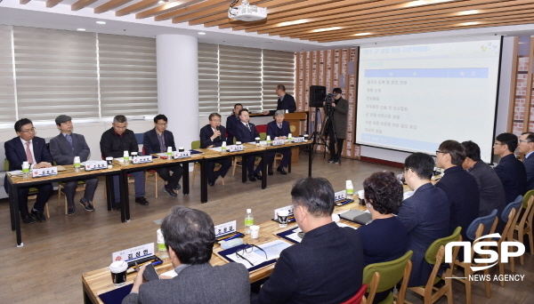 NSP통신-광주시가 군 공항 이전사업의 전문 분야별 자문을 위한 군 공항 이전 자문위원회 회의를 18일 시청 3층 협업회의실에서 개최하고 있다. (사진 = 광주광역시)