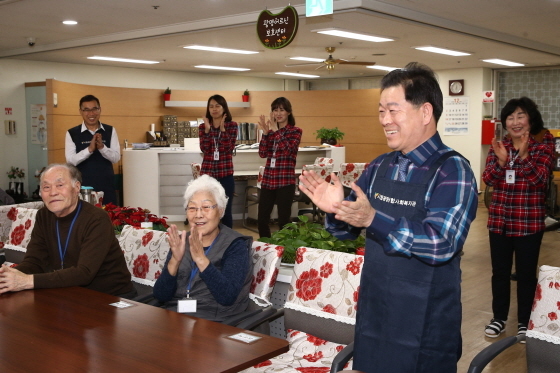 NSP통신-18일 박승원 광명시장이 광명3동에서 우리동네 시장실을 운영하며 시민과의 소통행정을 이어갔다. (광명시)