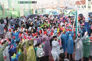 [NSP PHOTO]광명시 월드유스비전, 사랑의 겨울나기 연탄릴레이 봉사