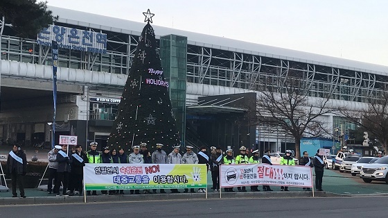 NSP통신-▲아산시가 지난 26일 음주운전 예방 캠페인을 실시했다. (아산시)