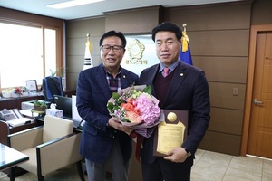 [NSP PHOTO]청도군의회 박재성 운영행정위원장, 경북도 의정봉사대상 수상