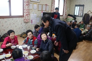 [NSP PHOTO]광주 광산구 송정농협, 신년 맞이 관내 경로당 어르신에 떡국 제공 훈훈