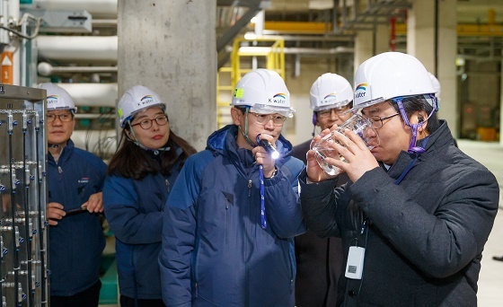 NSP통신-▲오세현 시장이 수자원공사 아산권 지사, 탕정 DC1 정·배수지와 아산신도시물환경센터를 돌아봤다. (아산시)