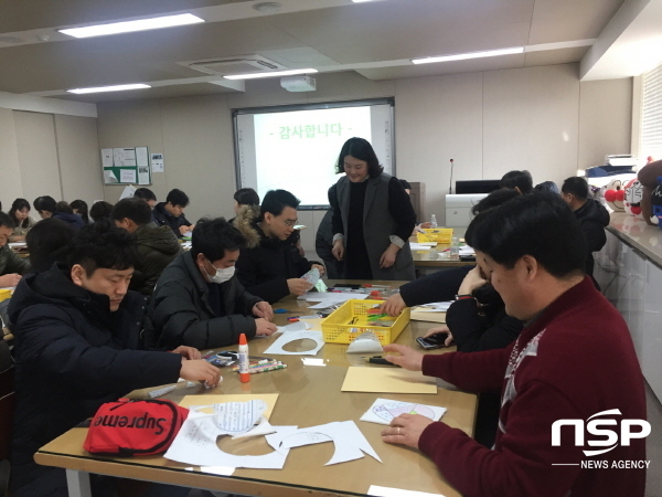 NSP통신-대구과학대학교에서 16일 실시한 전국 진로진학상담교사 대상 진로진학상담을 위한 전공체험연수에서 연수교사들이 유아교육과에서 체험을 하고 있다. (대구과학대학교)