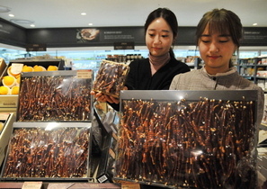 [NSP PHOTO]롯데백화점 대구점, 사슴뿔 닮은 특이 버섯 판매