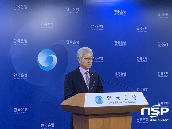NSP통신-22일 2018년 4분기 및 연간 국내총생산 설명회에서 박양수 경제통계국장이 발표하고 있다.