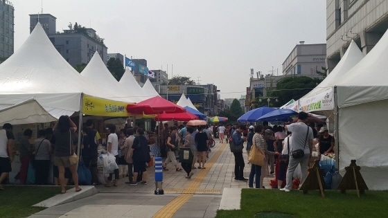 NSP통신-부천시 농산물 직거래 장터 운영모습. (부천시)