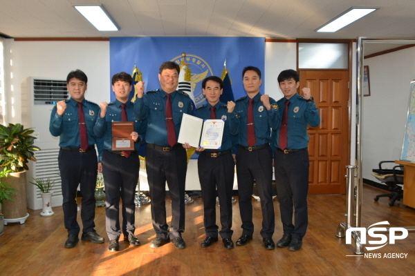 NSP통신-포항북부경찰서 경비작전계(왼쪽부터)경정 염찬호, 순경 한영렬, 경감 임형섭, 경성호 서장, 경위 김덕찬, 경장 김진호 (포항북부경찰서)