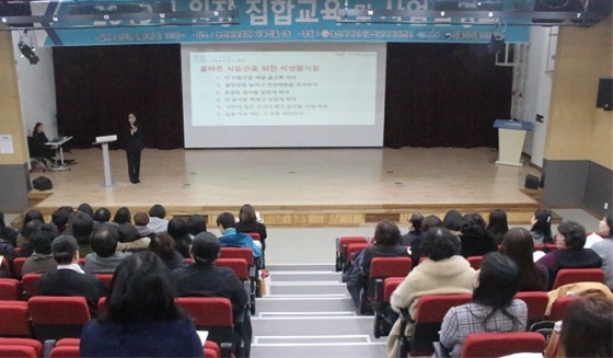 NSP통신-▲논산시가 지난 23일 관내 어린이급식소 원장을 대상으로 집합교육을 실시했다. (논산시)