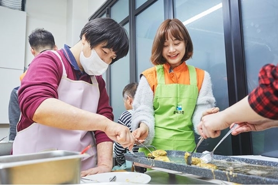 NSP통신-봉사활동을 펼치는 한화건설 임직원. (한화건설)