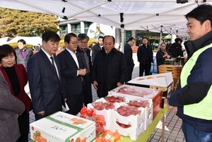 [NSP PHOTO]농협광주본부, 설맞이 농·축산물 직거래장터  호응