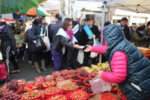 [NSP PHOTO]대구경북경제자유구역청, 지역상권 살리기 전통시장 장보기 실시