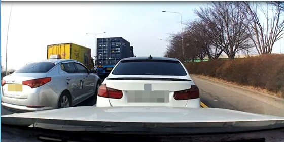 NSP통신-가해 차량 운전자 음주 상태에서 직진 진행 중 전방 피해 차량과 충돌하는 사진 (일산동부경찰서)